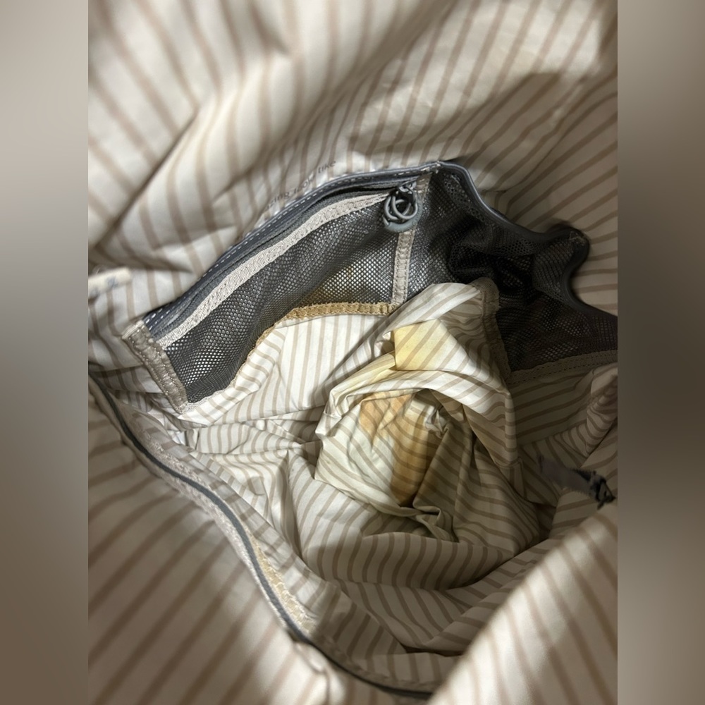Used lulu lemon bag- grey and off white - Picture 15 of 16